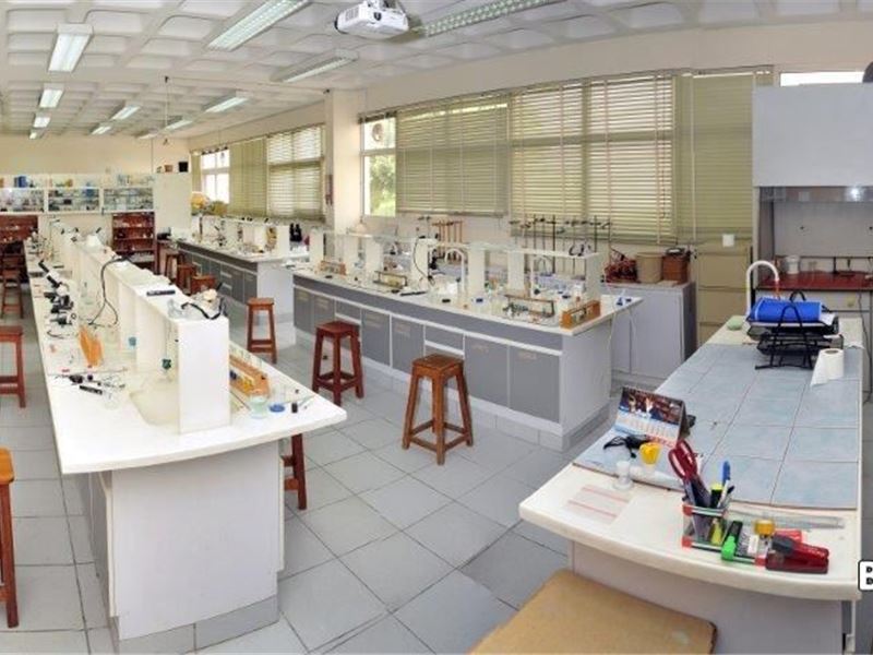 5.Biology Lab